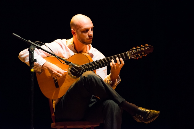 Teatro da Ubro tem espetáculo com Felipe Coelho