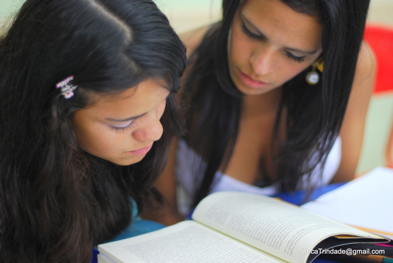 Material didático gratuito para alunos da Educação de Jovens e Adultos