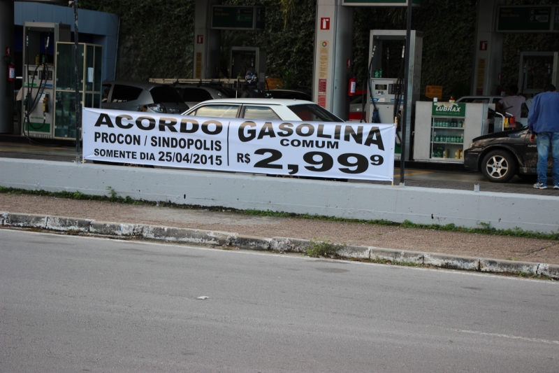 Gasolina a R$ 2,99: PMF vê se acordo é respeitado