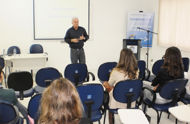 Alunos da ESAG visitam Secretaria da Saúde