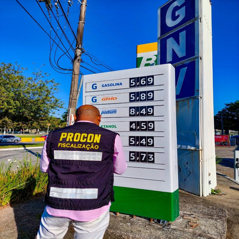 Procon Municipal de Florianópolis realiza ação de monitoramento de preços de combustíveis na Capital