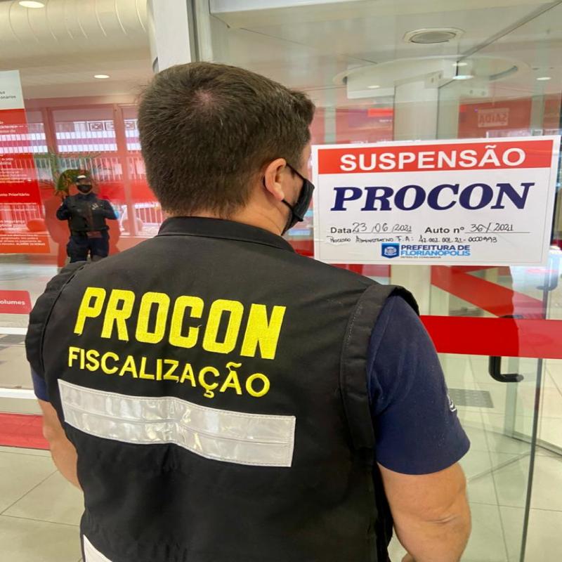 Procon interdita duas agências bancárias no Centro da Capital