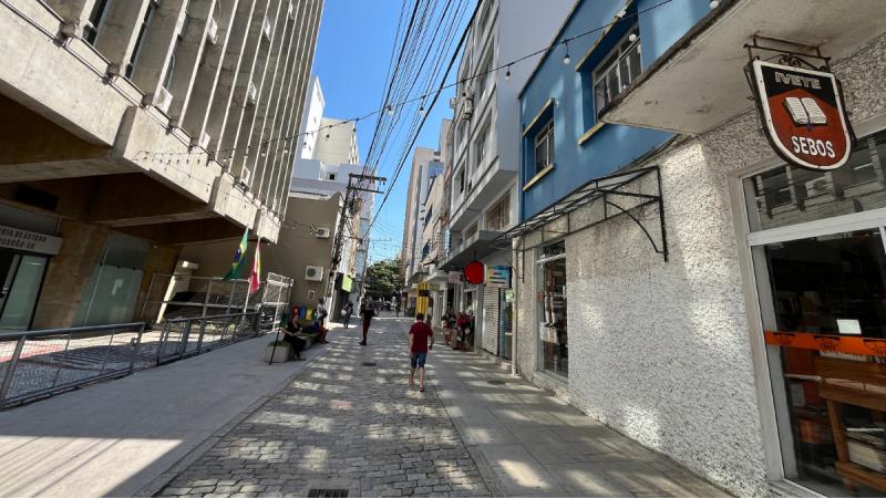 Prefeitura entrega revitalização do Centro Leste