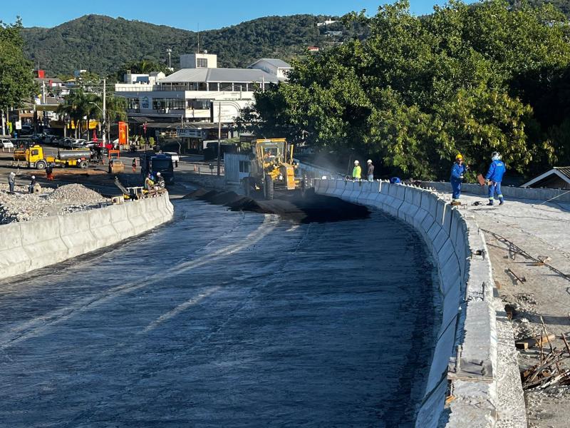 Prefeitura inicia asfaltamento para a abertura da nova ponte da Lagoa