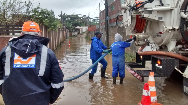 Força-tarefa trabalha para evitar prejuízos da chuva