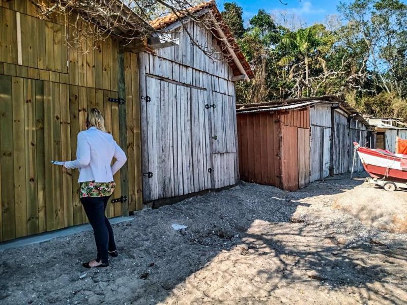 Prefeitura fiscaliza ranchos de pesca em Santo Antônio de Lisboa