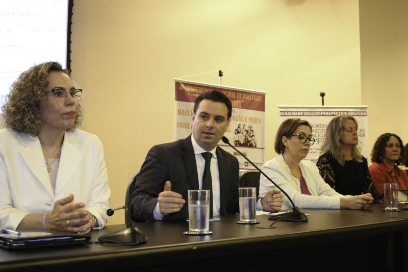 Começa conferência de políticas para mulheres 