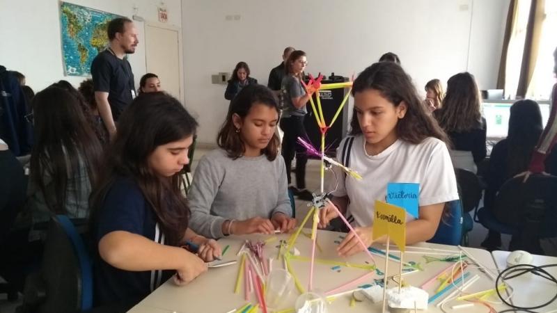 Workshop de robótica é oferecido para meninas 