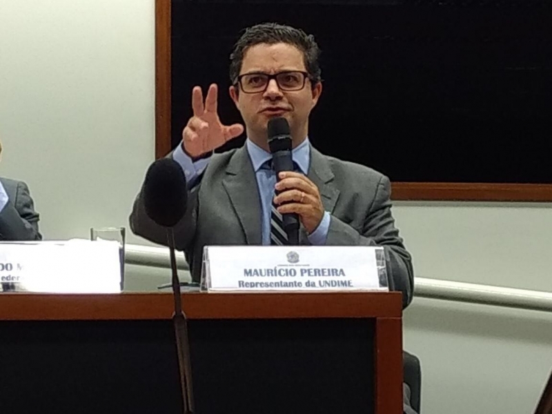Secretário de Educação participa de audiência sobre universalização das bibliotecas