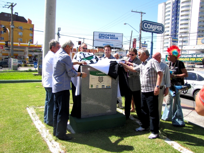 Inaugurado nesta manhã, o canteiro adotado pelo Figueirense no Estreito
