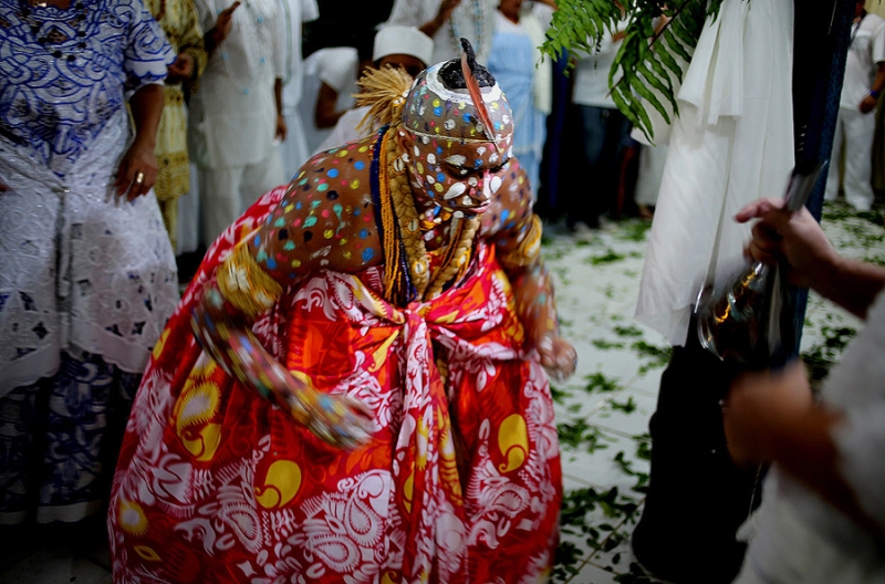 Fotógrafo Guy Veloso mostra 'Entre Dois Mundos'