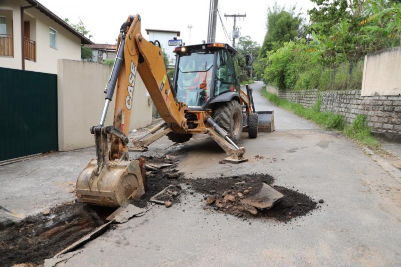 ASFALTAÇO | Prefeitura inicia obra no antigo traçado da Rua Padre Rohr