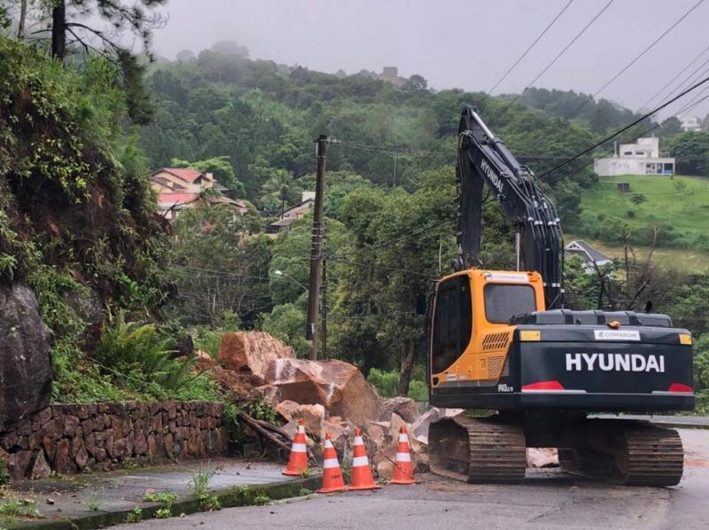 Após chuvas, Prefeitura intensifica serviços para atender população