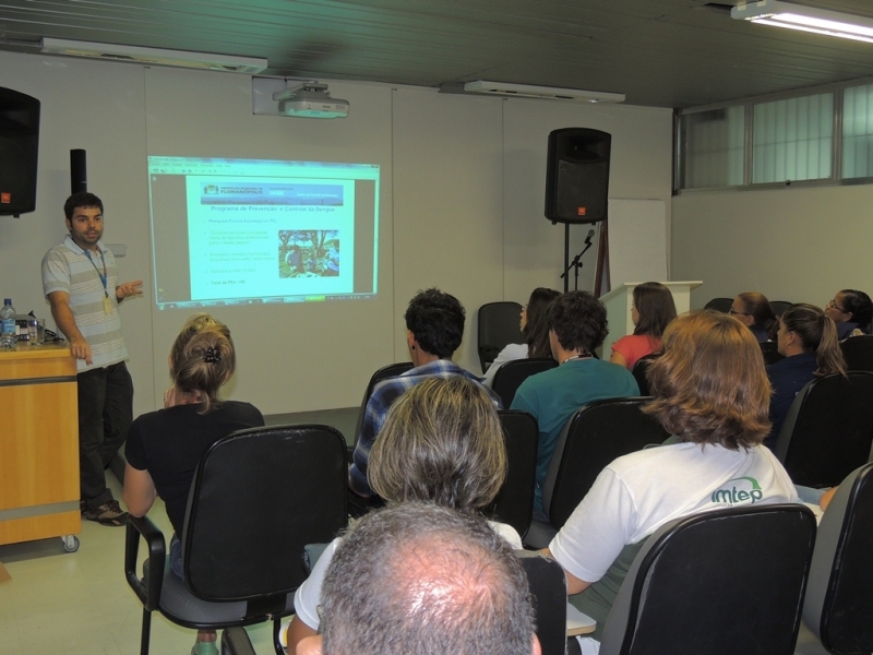 CCZ realiza ação de prevenção da Dengue no Aeroporto Hercílio Luz