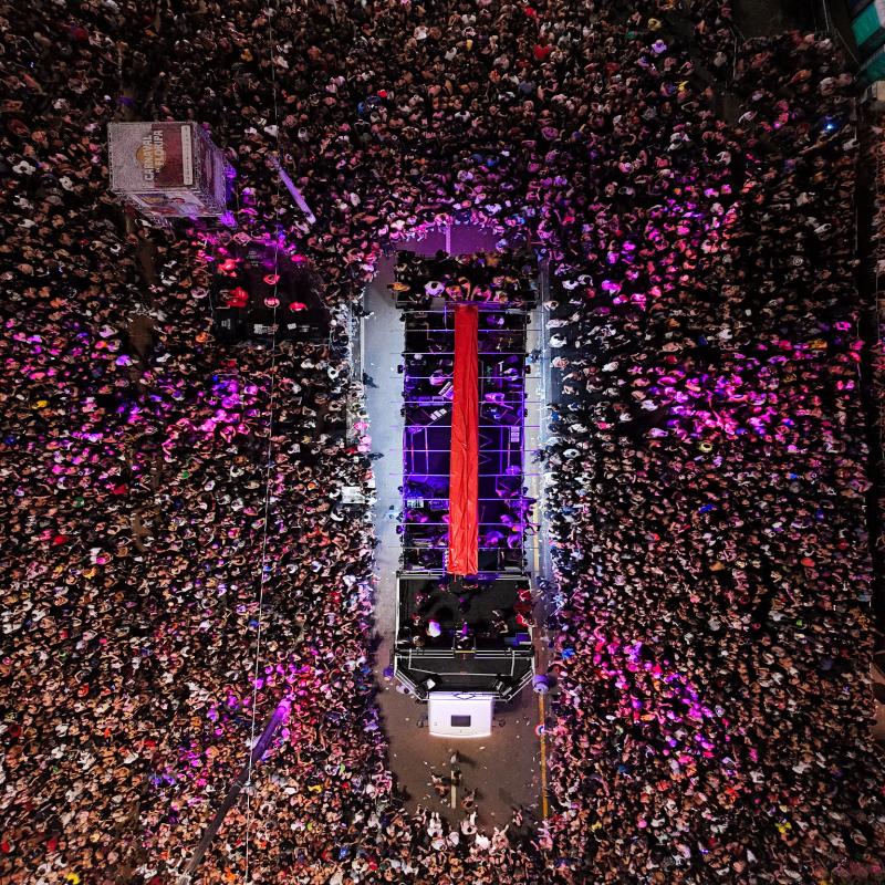 Carnaval na cidade se consolida como o maior do Sul do país em 2026 com mais de 1,6 milhão de foliões pela cidade