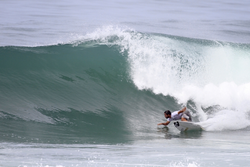 Tomas Hermes leva a primeira etapa do catarinense de surf Profissional