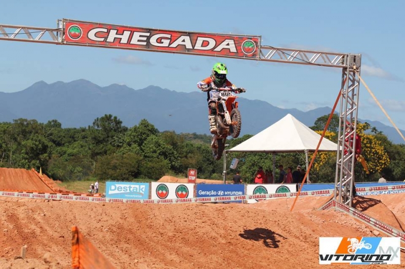 Zappellini leva a Capital ao pódio no motocross   