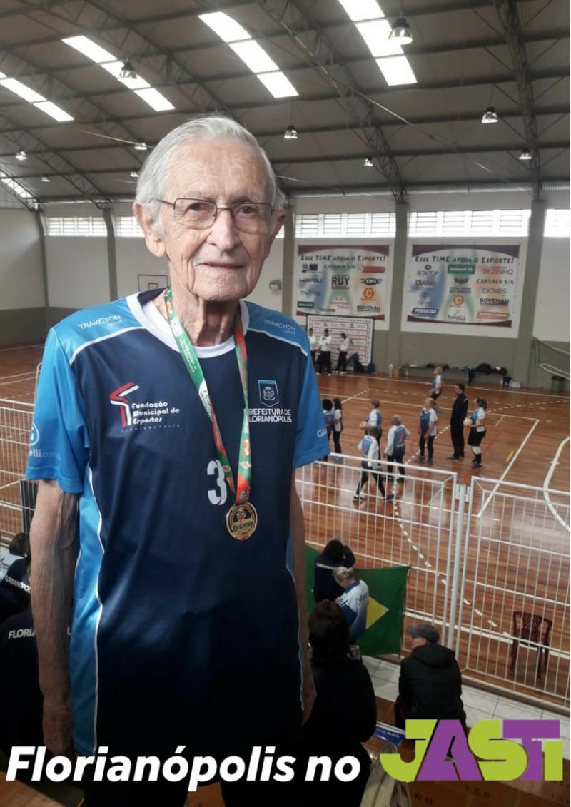 Atleta de Florianópolis é homenageado na abertura dos JASTI