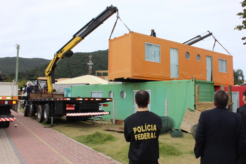 PMF remove construção irregular na Armação