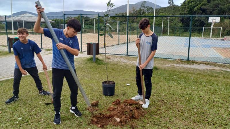 Programa Andando e Matutando na Paisagem promove educação ambiental nas Unidades de Conservação de Florianópolis