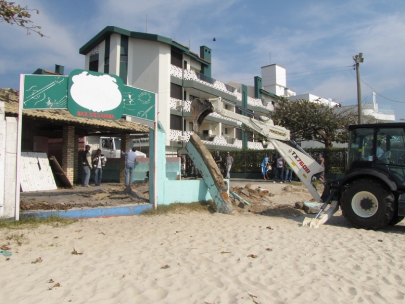 Muro de bar é demolido pela Floram em área de marinha no anel norte  