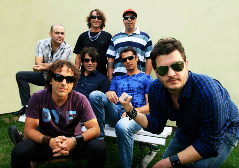 Banda Dazaranha faz show acústico no Ticen, na terça