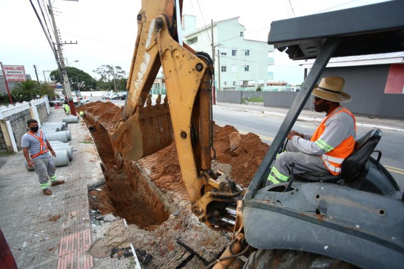 Prefeitura inicia revitalização da Estrada Ver. Onildo Lemos, no Santinho