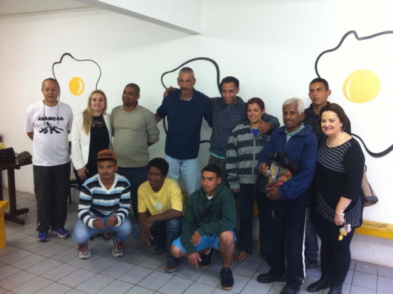 Centro POP recebe visita de ídolo do futebol