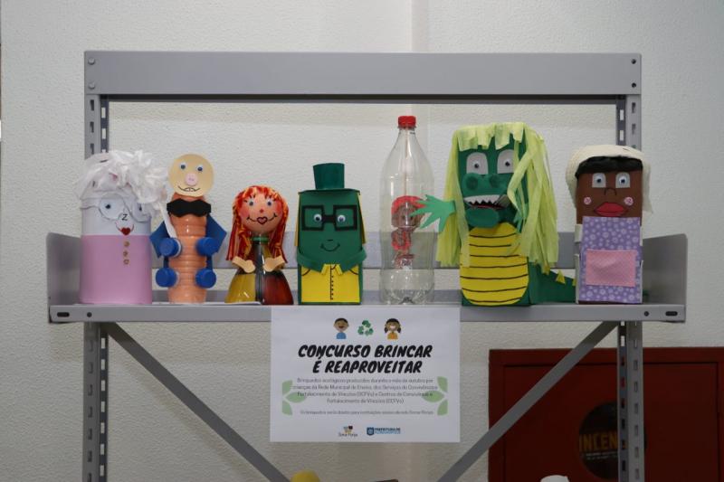 Crianças confeccionam brinquedos ecológicos para doação na Semana Lixo Zero de Florianópolis