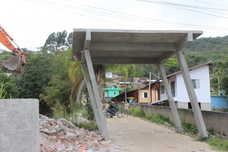 Floram investe outra vez contra área clandestina