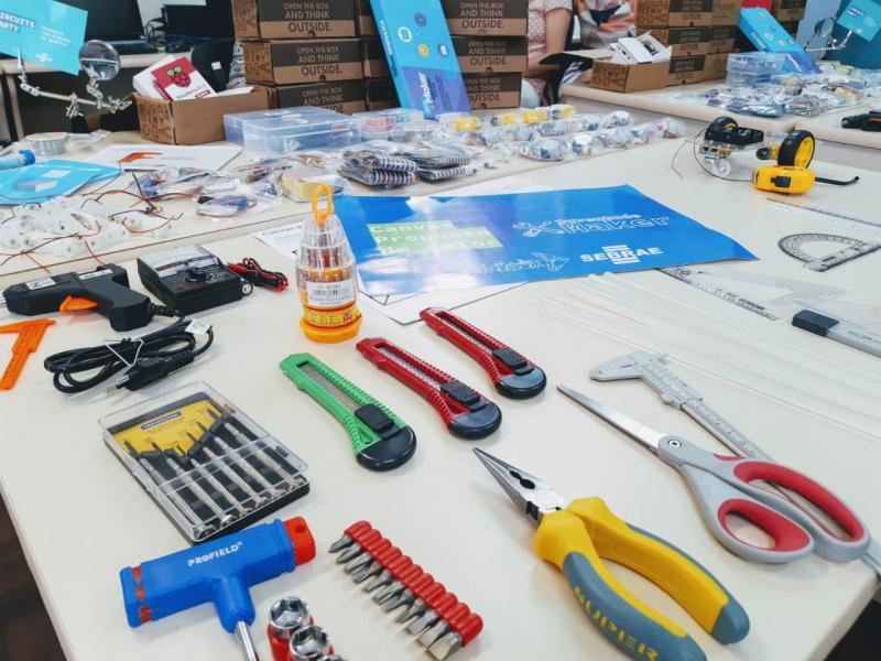 PMF recebe kits tecnológicos do Sebrae para setores da Educação