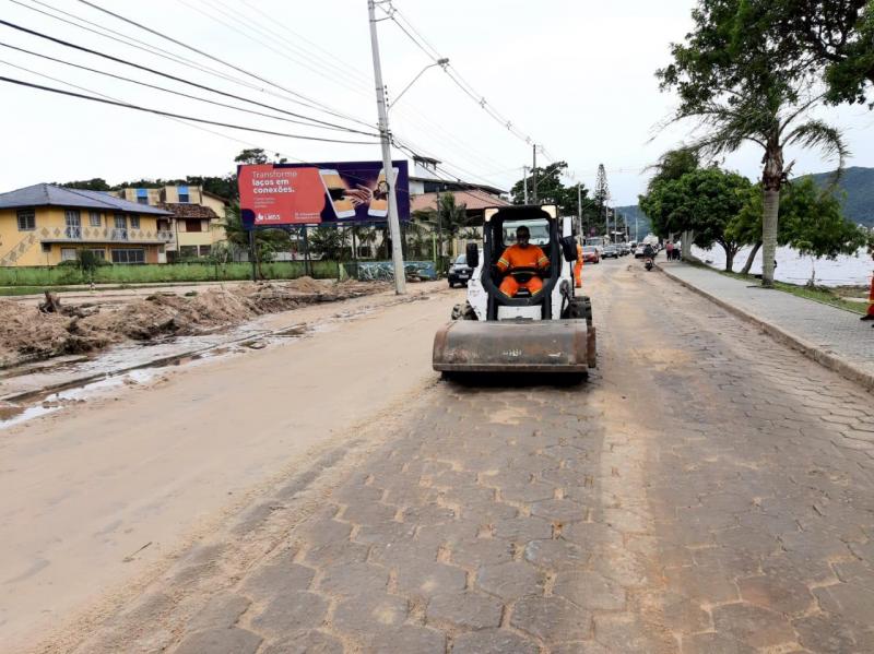 Prefeitura inicia reconstrução de áreas destruídas na Lagoa da Conceição