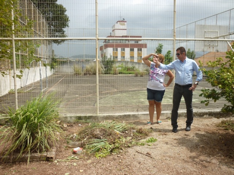 Secretaria inicia limpeza na creche Maria Barreiros