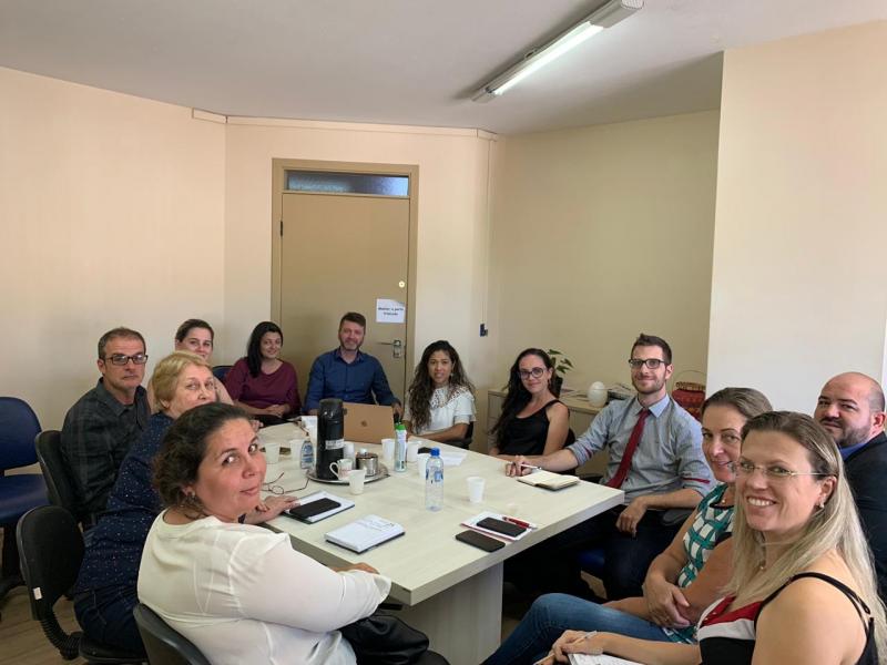 Controle Interno presente em reunião que apresenta regras para aplicação dos recursos repassados para as OS