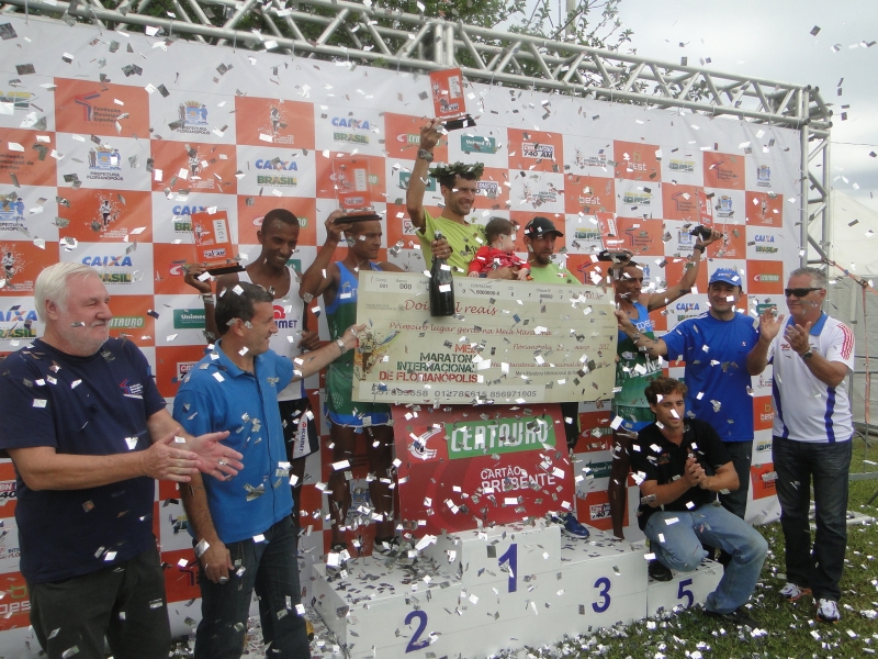 Meia Maratona Internacional de Florianópolis supera todas as expectativas.