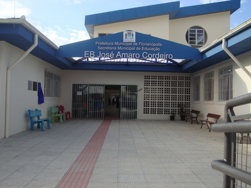 Prefeitura entrega reforma e ampliação da Escola José Amaro Cordeiro   