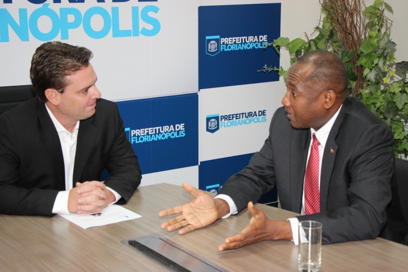 Prefeito vê chance de trabalho para haitianos