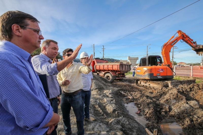 Iniciada construção de nova pista na altura do elevado do Rio Tavares
