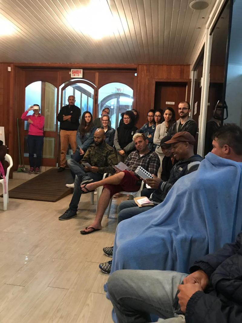 Alunos do IFSC realizam ação sobre autocuidado e saúde para pessoas em situação de rua no Centro Pop 