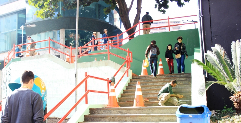 Escadaria no Centro é revitalizada pela Floram