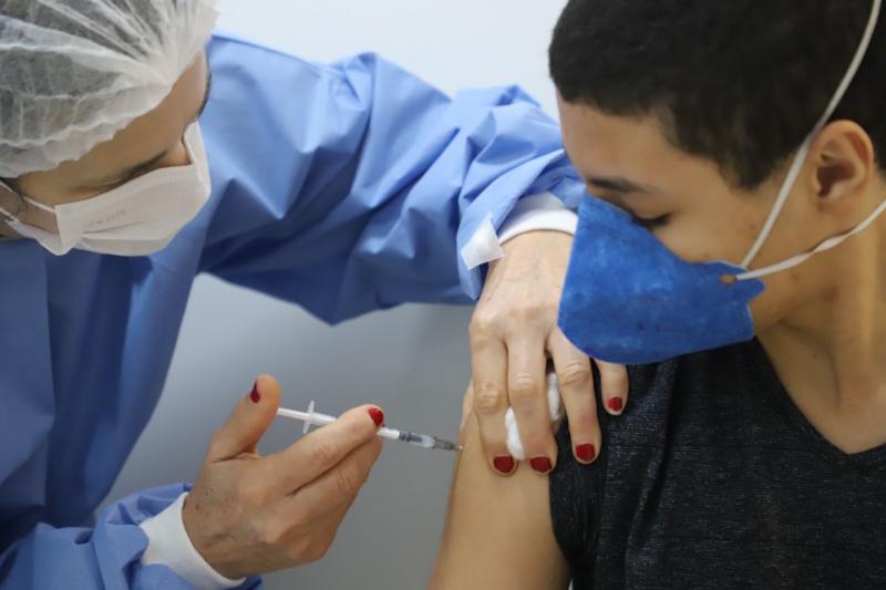 1ª dose: Floripa atinge 100% da população adulta estimada pelo IBGE