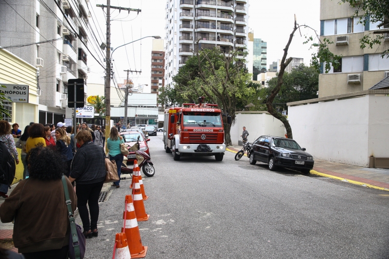 Bombeiros simulam explosão e evacuam prédio da SME