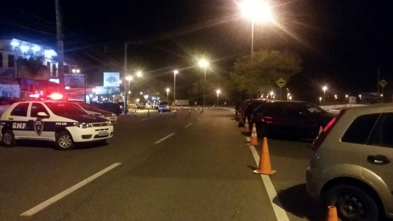 Guarda apreende 12 CNHs em blitz da Lei Seca
