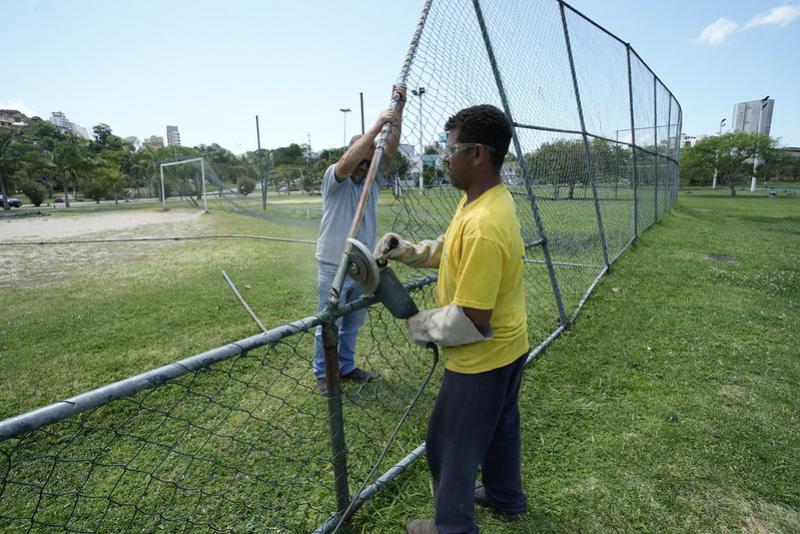 Prefeitura inicia a revitalização do Parque de Coqueiros