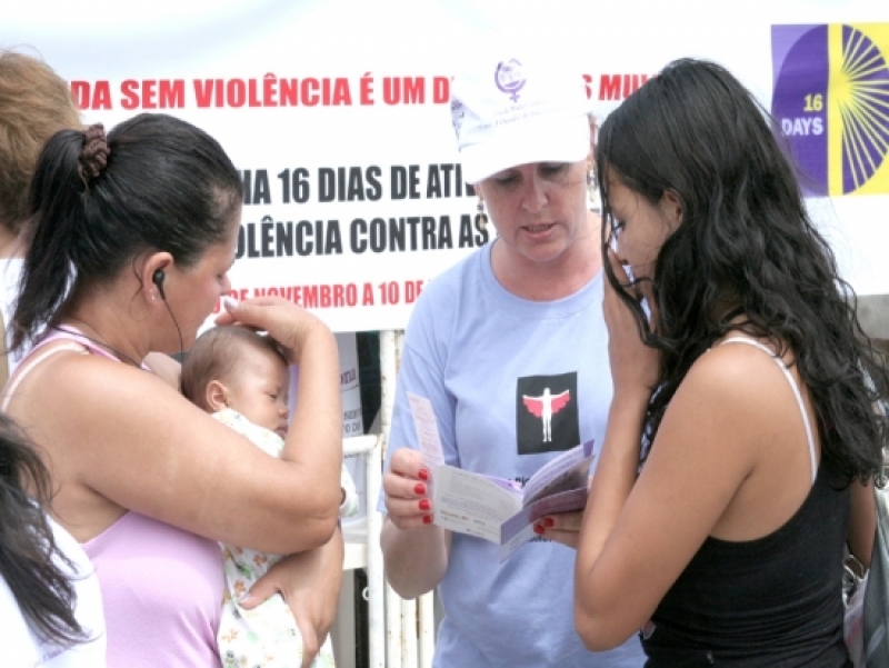Campanha pede o fim da violência contra a mulher
