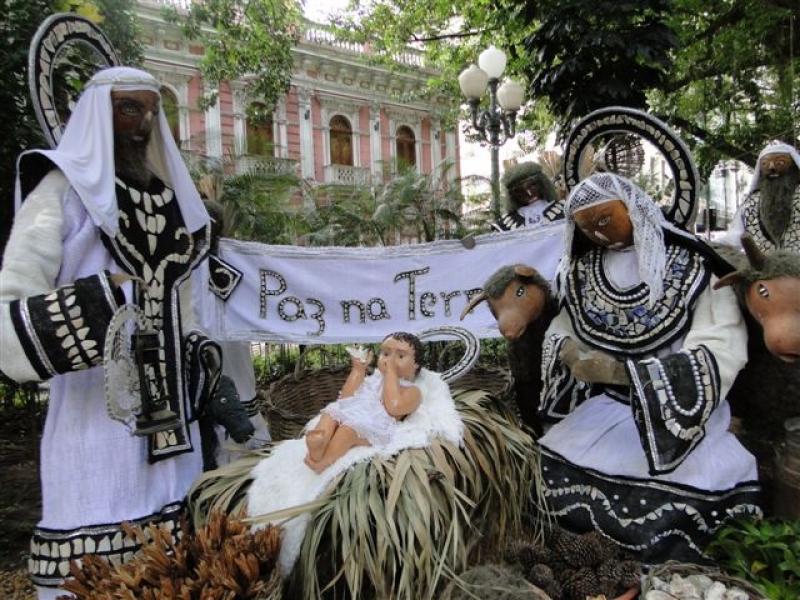 Praça 15 de Novembro ganha presépio natural 