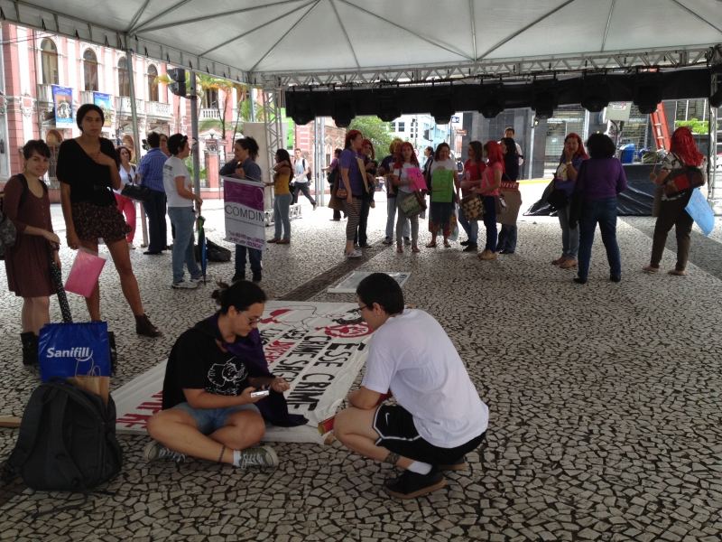 Caminhada marca o dia da não-violência contra a mulher
