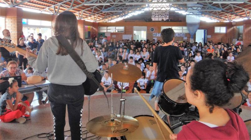 Cultura e Alegria leva música e educação ambiental para escola municipal
