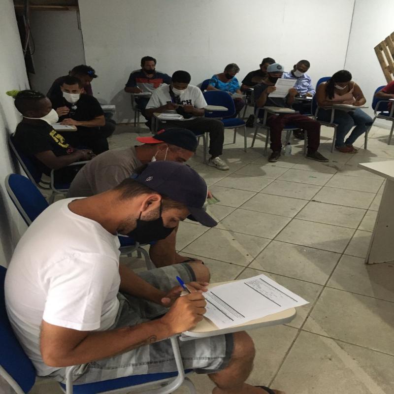 Pessoas em situação de rua participam de recrutamento para empregos 