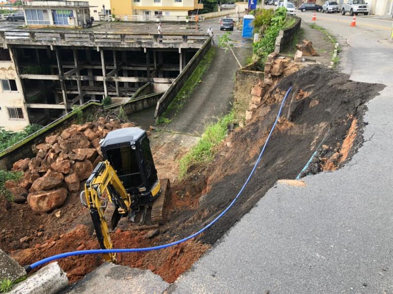 Prefeitura inicia recuperação viária dos bairros após estragos da chuva
